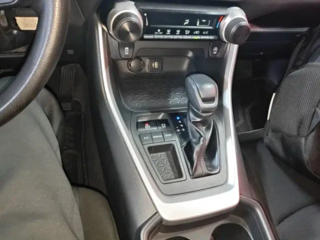 Toyota RAV4 — Фото автомобиля 13