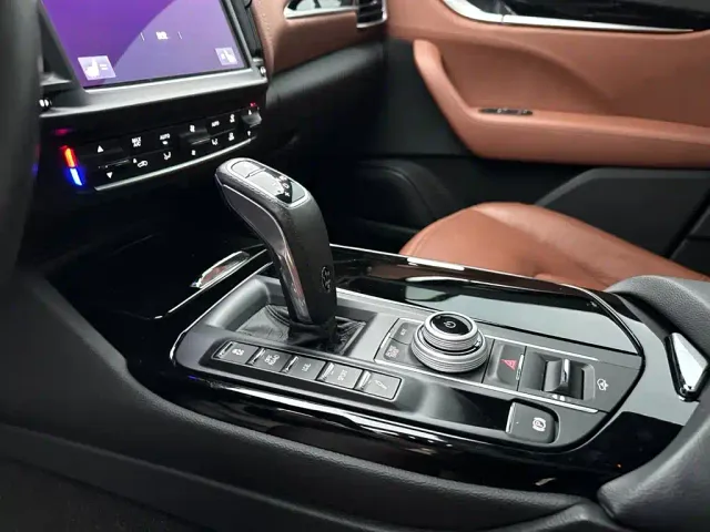 Maserati Levante — Фото автомобиля 11