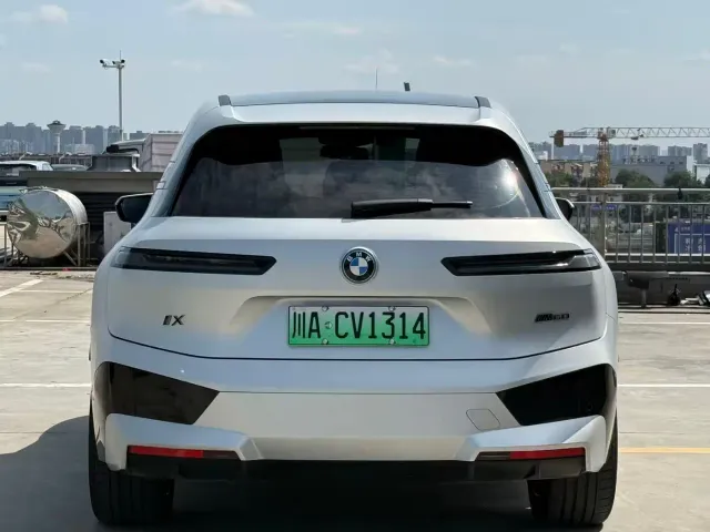 BMW iX — Фото автомобиля 7