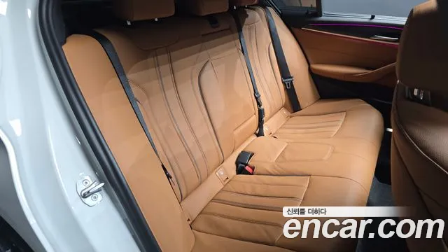 BMW 5-Series — Фото автомобиля 11