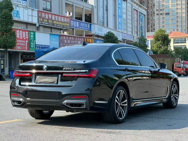 BMW 7 Series — Фото автомобиля 9