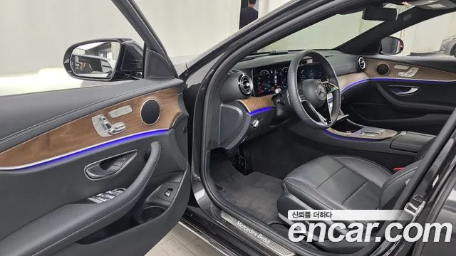 Mercedes-Benz E-Class — Фото автомобиля 10