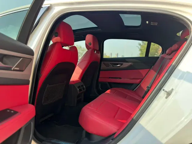 Jaguar XEL — Фото автомобиля 5