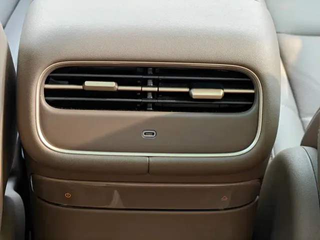 IM Motors LS6 — Фото автомобиля 22