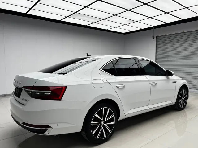 Skoda Superb — Фото автомобиля 4
