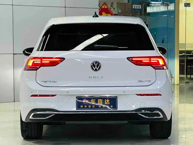 Volkswagen Golf — Фото автомобиля 5