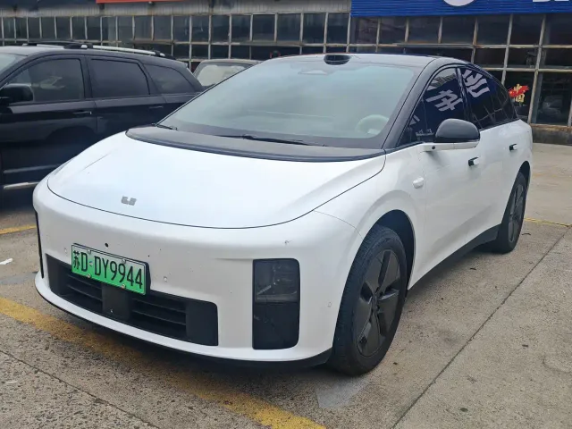 Li Auto i6 — Фото автомобиля 2
