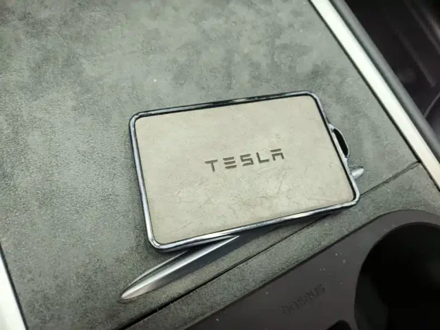 Tesla Model Y — Фото автомобиля 8