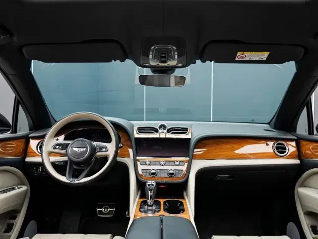 Bentley Bentayga — Фото автомобиля 14