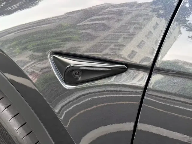 Tesla Model Y — Фото автомобиля 16