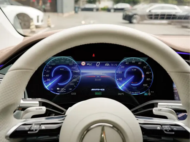 Mercedes-Benz EQS AMG — Фото автомобиля 9