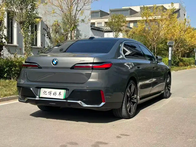 BMW i7 — Фото автомобиля 14