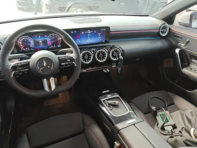 Mercedes-Benz A-Class — Фото автомобиля 12