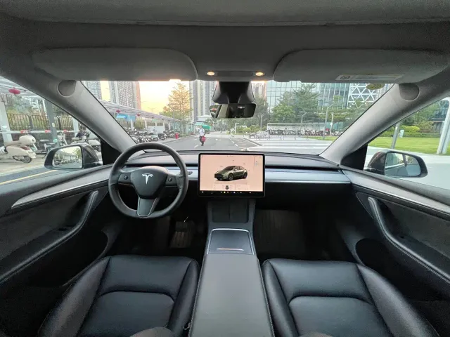 Tesla Model Y — Фото автомобиля 8