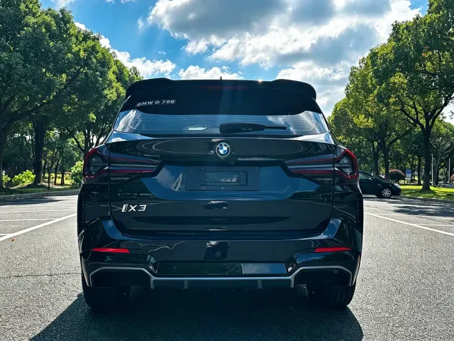 BMW iX3 — Фото автомобиля 8