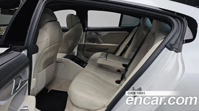 BMW 8 Series G15 — Фото автомобиля 16
