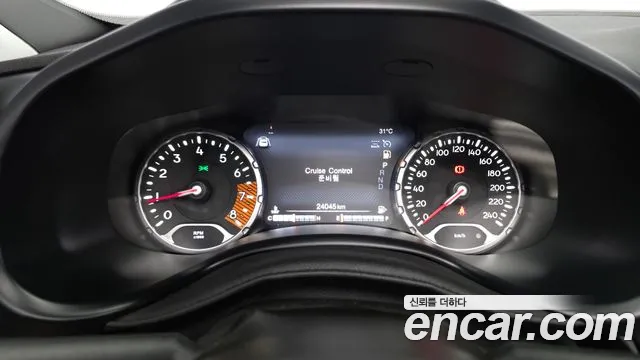 Jeep Renegade — Фото автомобиля 8