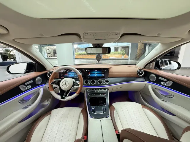 Mercedes-Benz E-Class — Фото автомобиля 25
