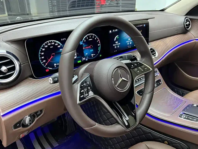 Mercedes-Benz E-Class — Фото автомобиля 9