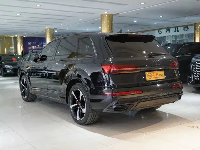 Audi Q7 — Фото автомобиля 15