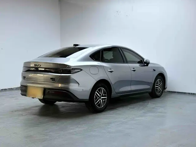 BYD Seal 05 DM-i — Фото автомобиля 6