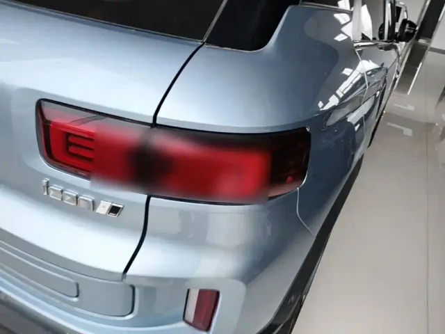 Geely ICON — Фото автомобиля 7