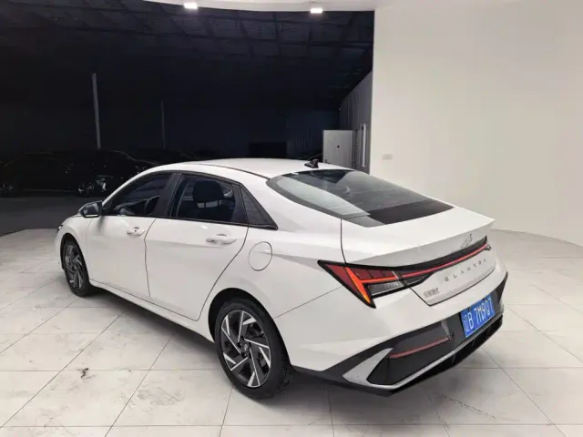 Hyundai Elantra — Фото автомобиля 5