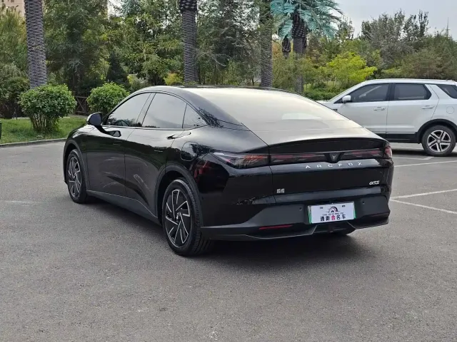 Arcfox Alpha S5 — Фото автомобиля 9