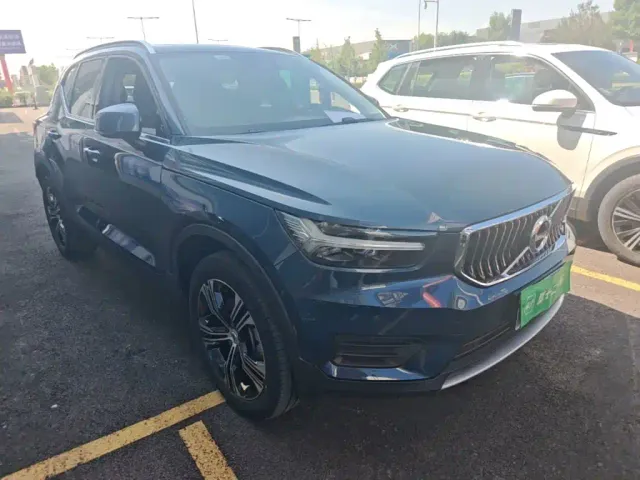 Volvo XC40 — Фото автомобиля 3