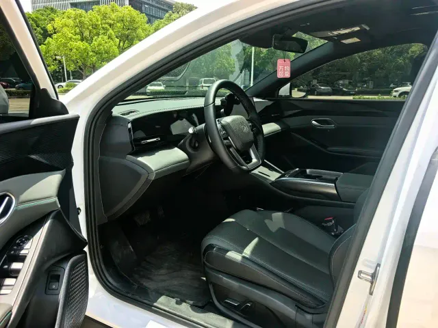 BYD Qin L — Фото автомобиля 5