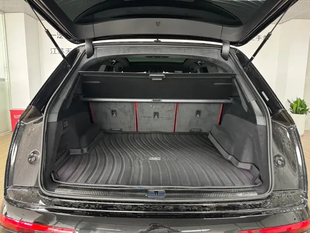Audi SQ7 — Фото автомобиля 6