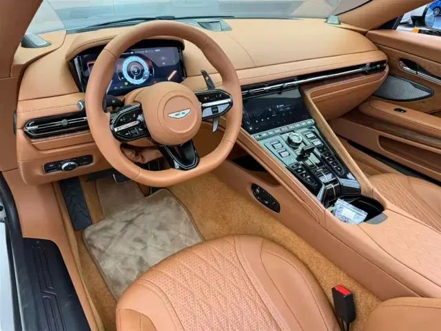 Aston Martin DB12 — Фото автомобиля 4