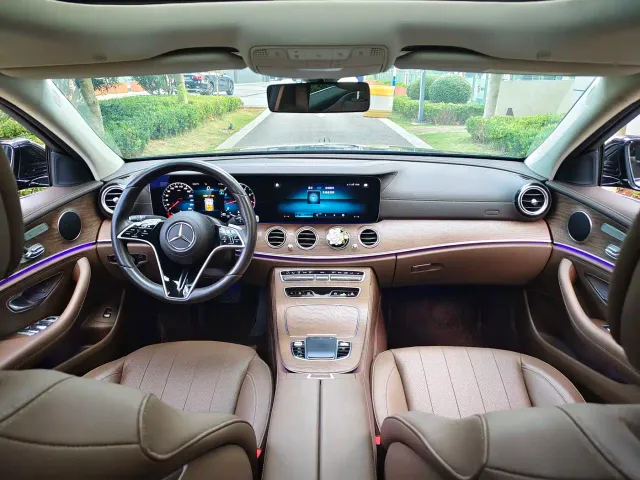Mercedes-Benz E-Class — Фото автомобиля 4