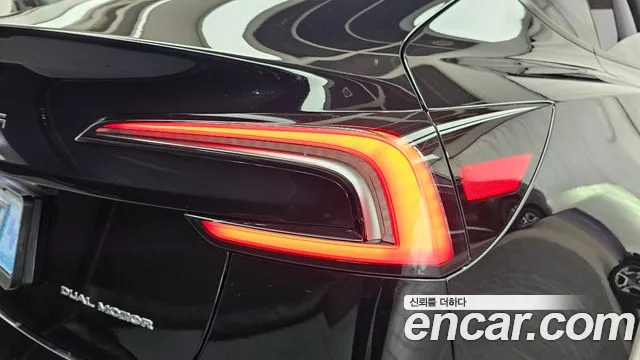 Tesla Model 3 — Фото автомобиля 8