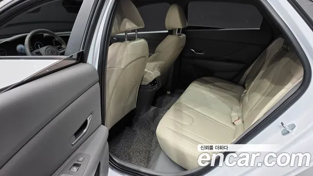 Hyundai Avante CN7 — Фото автомобиля 12