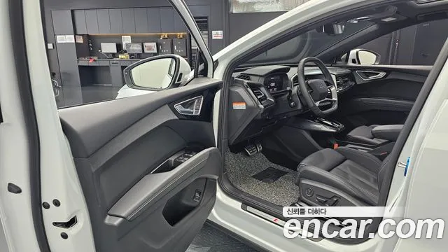 Audi Q4 e-tron — Фото автомобиля 10