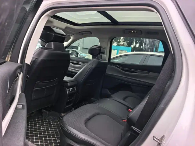 Ford Edge — Фото автомобиля 9