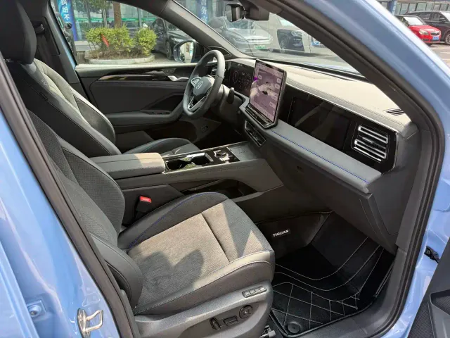 Volkswagen Tiguan L — Фото автомобиля 13