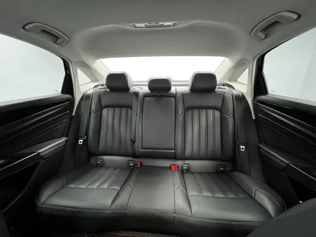 Volkswagen Passat — Фото автомобиля 16