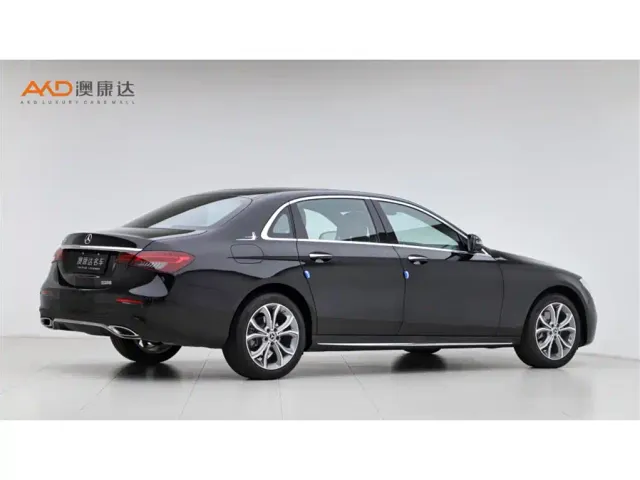 Mercedes-Benz E-Class — Фото автомобиля 3