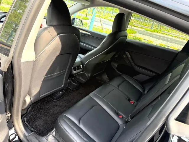 Tesla Model Y — Фото автомобиля 6