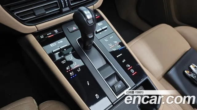 Porsche Macan — Фото автомобиля 9