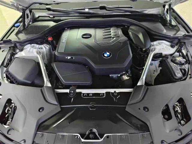 BMW 5 Series — Фото автомобиля 12