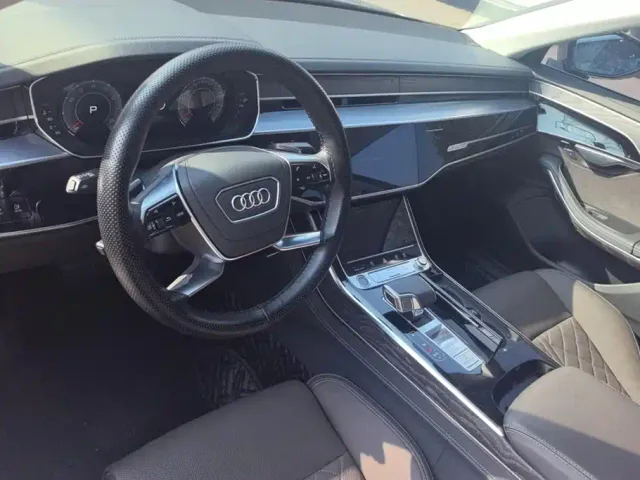Audi A8 — Фото автомобиля 12