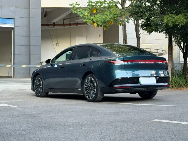 Nissan N7 — Фото автомобиля 5