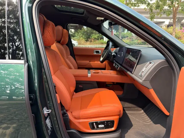 Li Auto L8 — Фото автомобиля 13