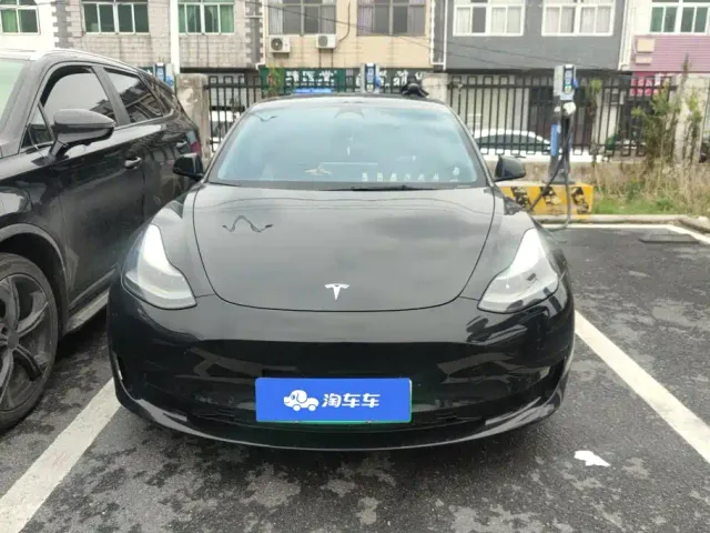 Tesla Model 3 — Фото автомобиля 2