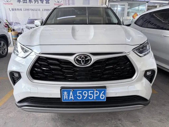 Toyota Highlander — Фото автомобиля 2