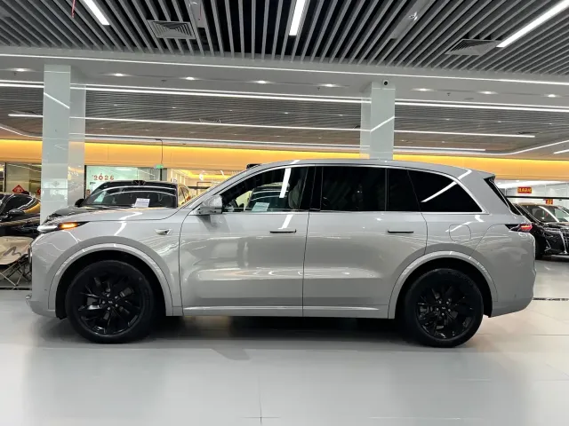 Li Auto L8 — Фото автомобиля 3