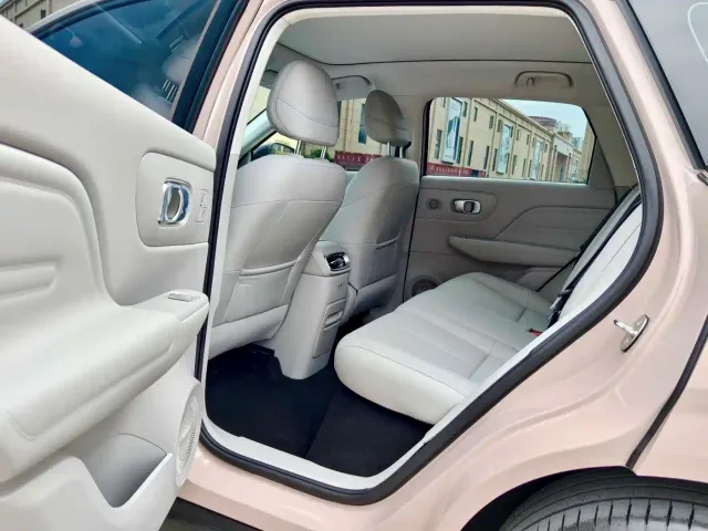 Leapmotor B10 — Фото автомобиля 7